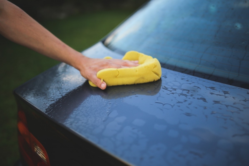 carrosserie-ST MANDRIER SUR MER-min_cleaning_washing_carwash_sponge_car_auto_hand_man-722705